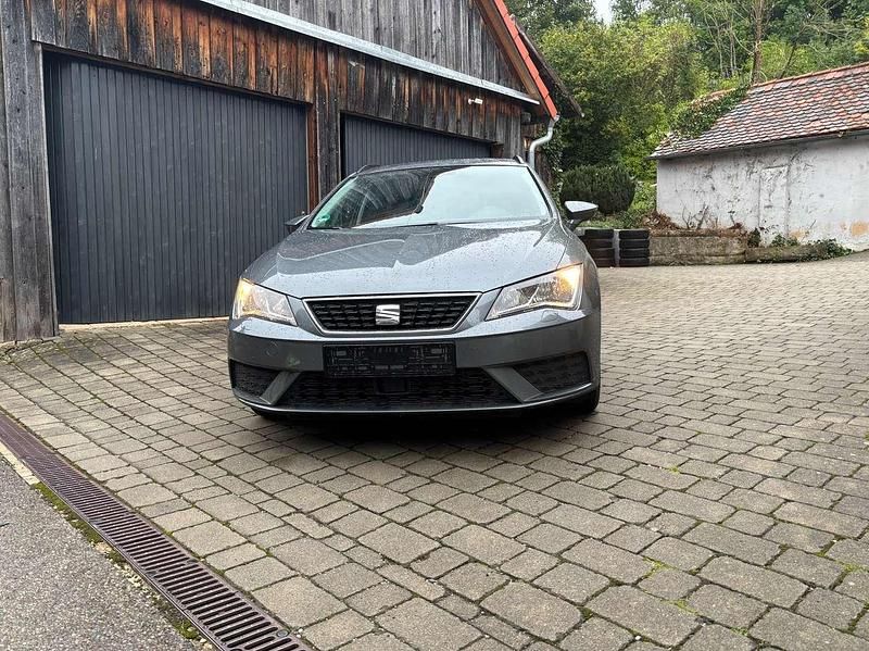 Grau Gebraucht 2017 Seat Leon ST Kombi | 10.999 € (Superpreis) - Bild 1/4
