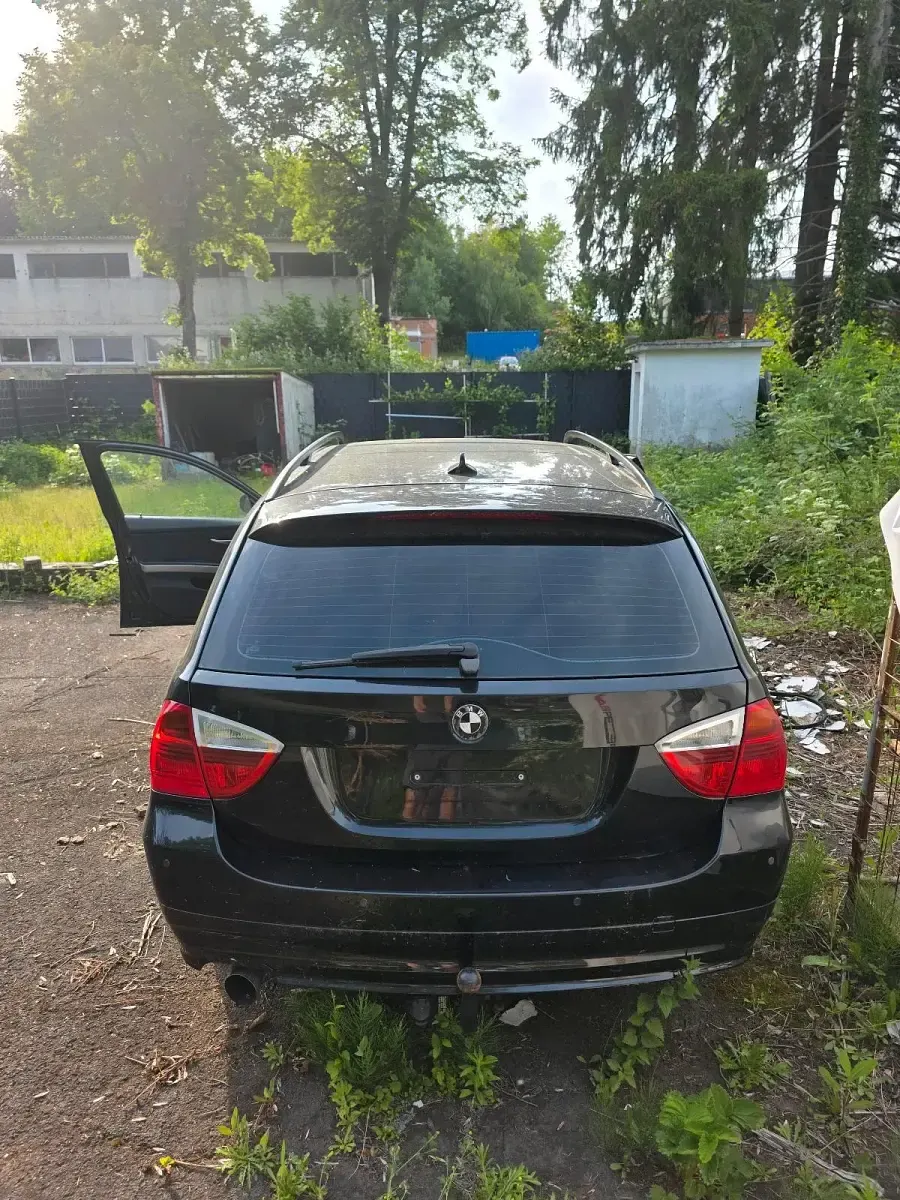 Gebraucht BMW 320 150 PS (110 kW) 2009 Schwarz Kombi