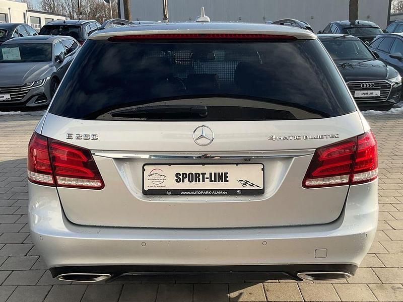 Gebraucht Mercedes E250 Night 204 PS (150 kW) 2017 Silber Limousine