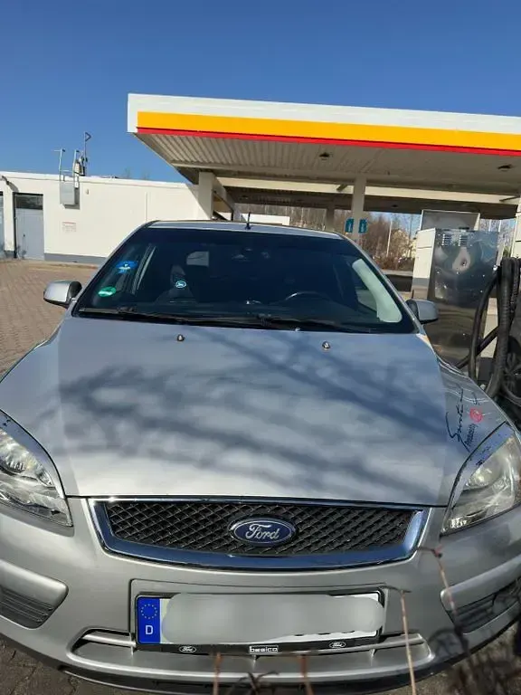 Gebraucht Ford Focus Ghia 120 PS (88 kW) 2007 Grau Limousine