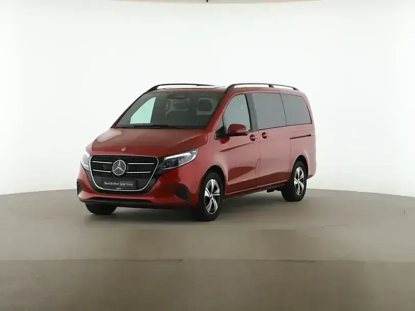 Gebraucht Mercedes V220 Style 163 PS (119 kW) 2025 Rot Van / Kleinbus
