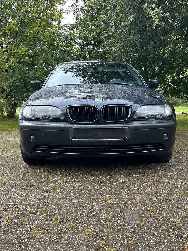 Blau Gebraucht 2004 BMW 318 Limousine | 1.200 € (Superpreis) - Bild 1/4
