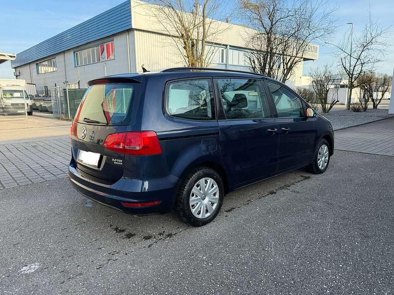 Gebraucht VW Sharan Trendline 140 PS (102 kW) 2011 Night blue metallic Van / Kleinbus