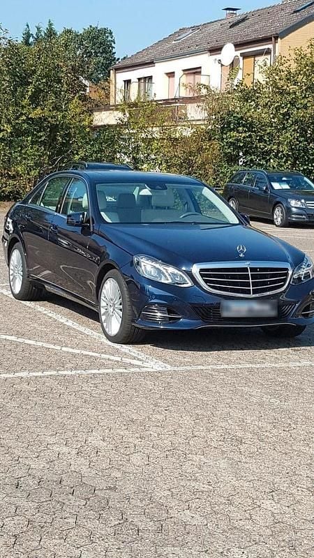 Gebraucht Mercedes E220 Elegance 170 PS (125 kW) 2014 Blau Limousine