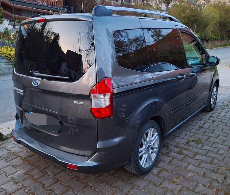 Gebraucht Ford Tourneo Courier Titanium 101 PS (74 kW) 2018 Grau Van / Kleinbus