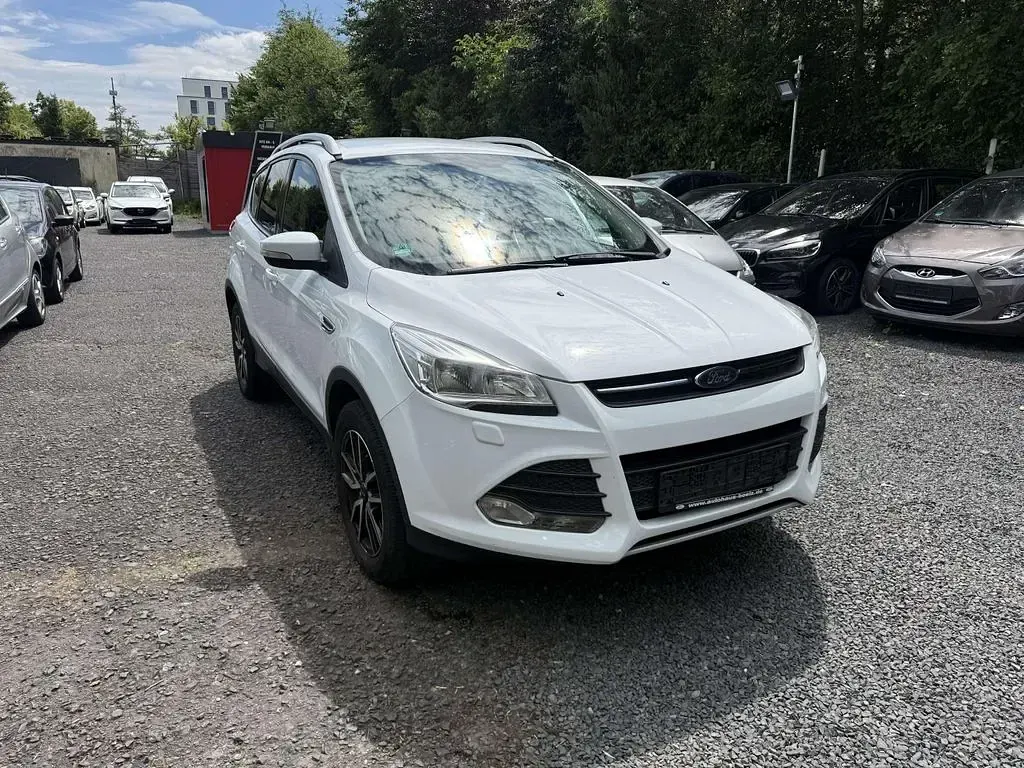 Gebraucht Ford Kuga Trend 120 PS (88 kW) 2016 Weiß SUV