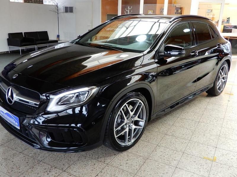 Kosmosschwarz metallic Gebraucht 2018 Mercedes GLA45 AMG AMG SUV | 23.490 € (Fairer Preis) - Bild 1/4
