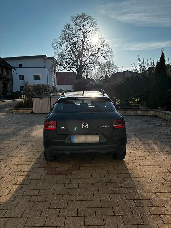 Gebraucht Citroën C4 Cactus 86 PS (63 kW) 2017 Schwarz Kleinwagen