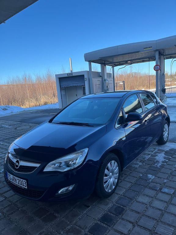 Gebraucht Opel Astra Edition 101 PS (74 kW) 2010 Blau Limousine