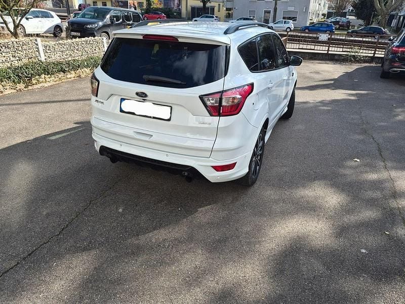 Gebraucht Ford Kuga ST-Line 182 PS (133 kW) 2017 Weiß SUV