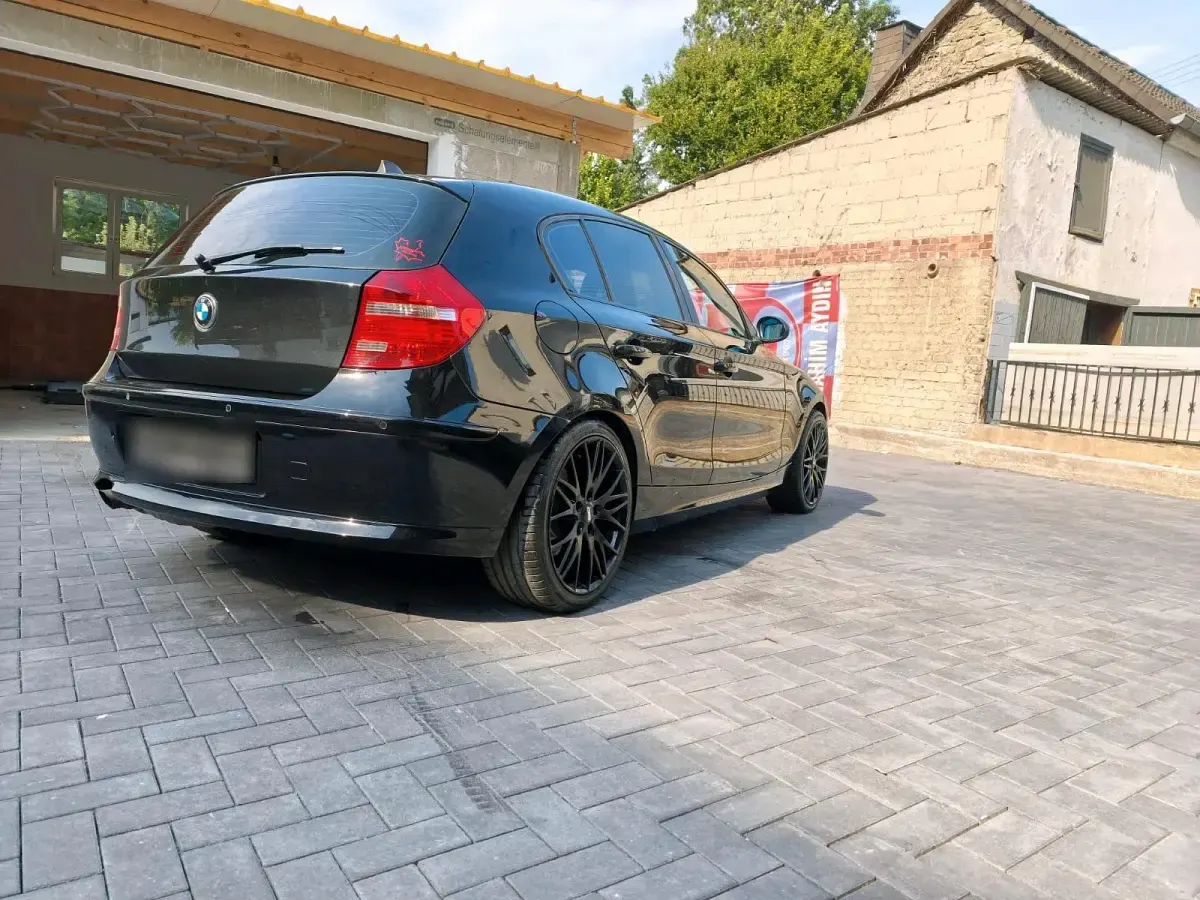 Gebraucht BMW 118 143 PS (105 kW) 2008 Schwarz Kleinwagen