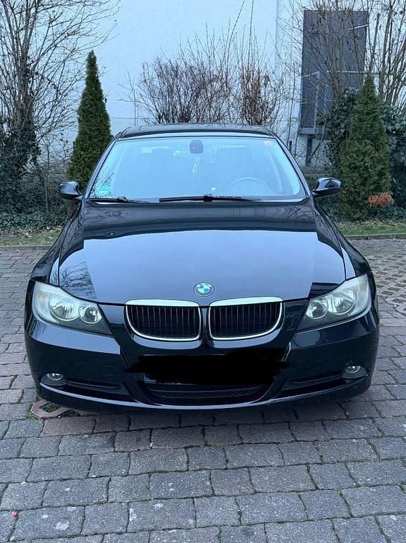 Gebraucht BMW 320 184 PS (135 kW) 2008 Schwarz Limousine
