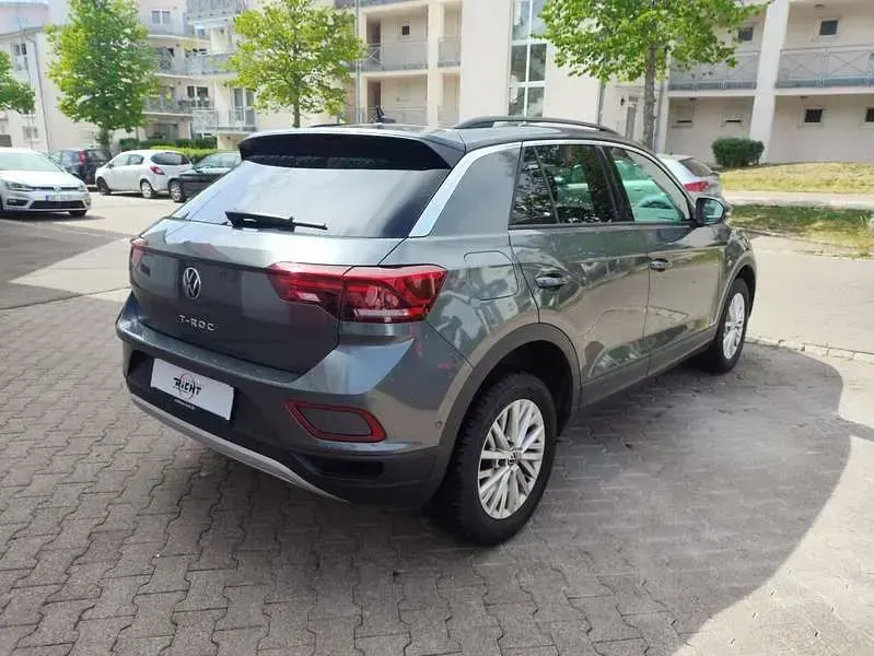 Second-hand VW T-Roc Life 150 CP (110 kW) 2025 Gri SUV