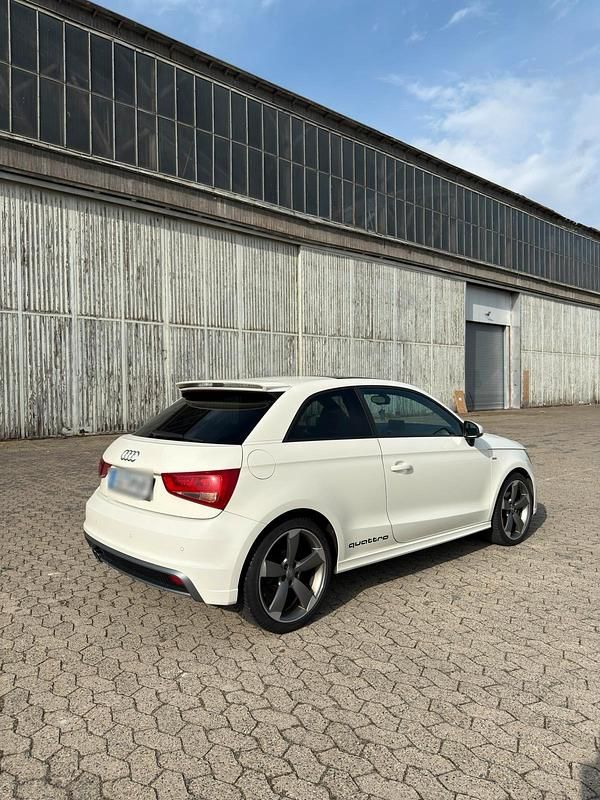 Używany Audi A1 Exclusive 185 KM (136 kW) 2011 Biały Hatchback