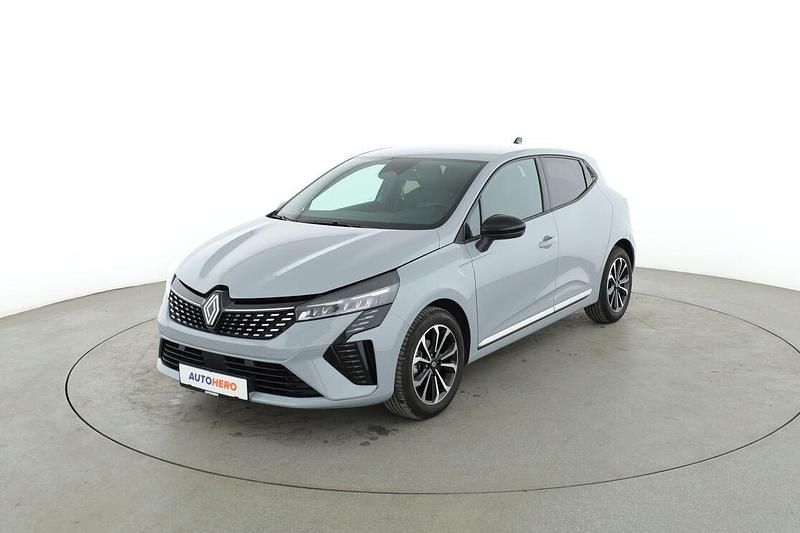 Grau Gebraucht 2025 Renault Clio V Techno Limousine | 20.890 € (Fairer Preis) - Bild 1/3