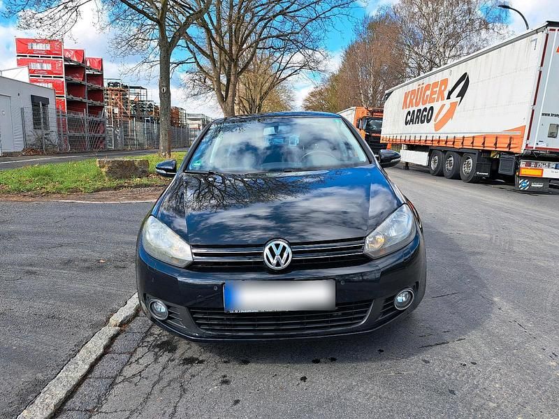 Gebraucht VW Golf VI 105 PS (77 kW) 2012 Schwarz Kleinwagen