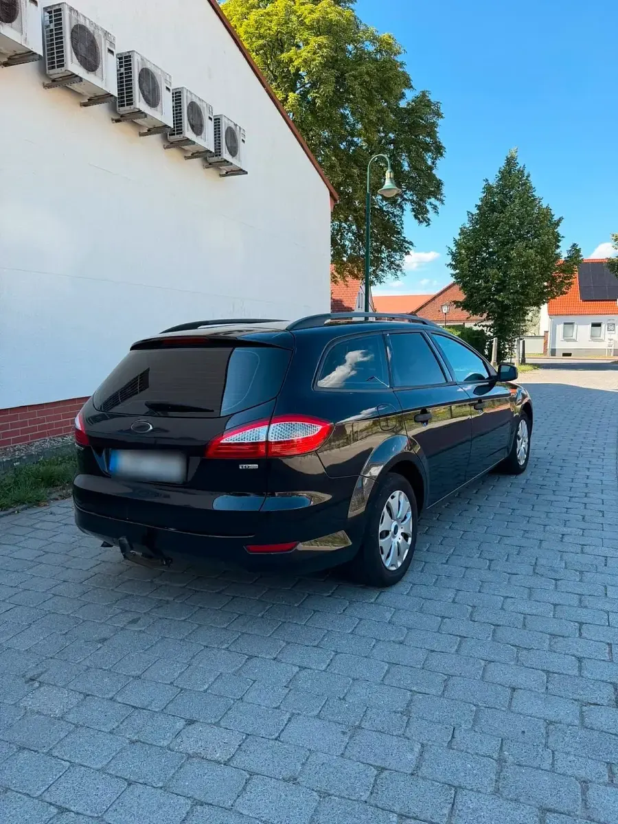 Gebraucht Ford Mondeo 140 PS (102 kW) 2010 Schwarz Kombi