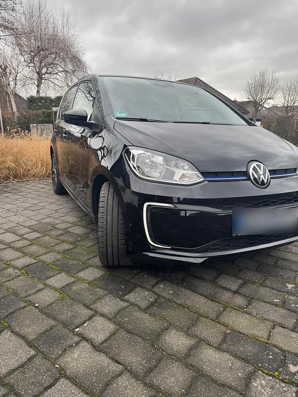 Schwarz Gebraucht 2025 VW e-up! Kleinwagen | 22.900 € (Etwas zu teuer) - Bild 1/4