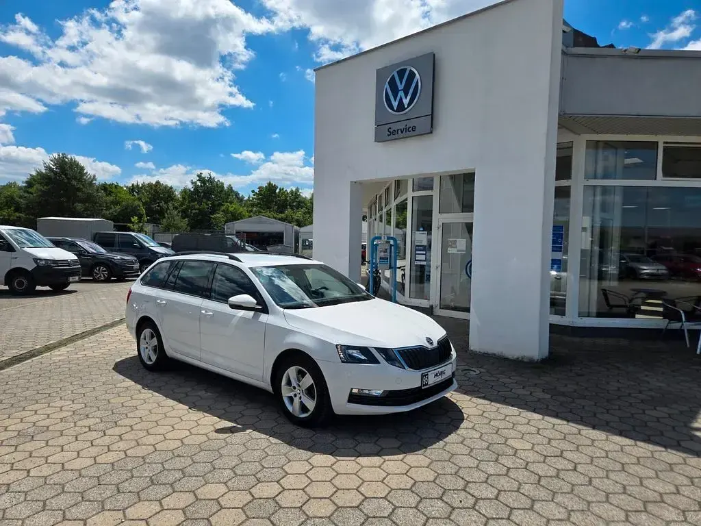 Gebraucht Skoda Octavia Ambition 116 PS (85 kW) 2020 Weiß Kombi