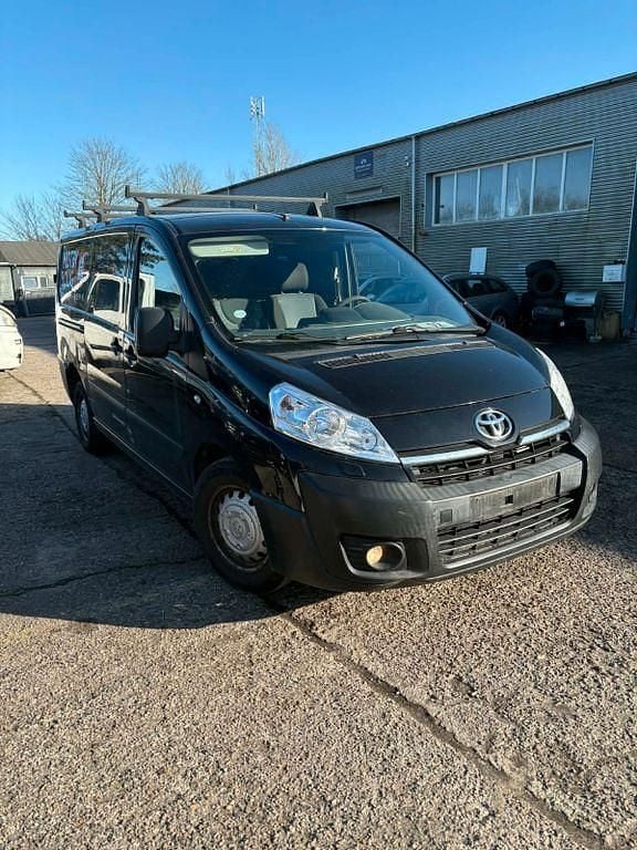 Gebraucht Toyota Proace 128 PS (94 kW) 2015 Schwarz Van / Kleinbus