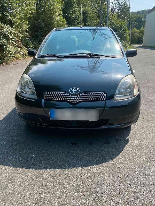 Schwarz Gebraucht 2000 Toyota Yaris Kleinwagen | 2.700 € (Fairer Preis) - Bild 1/4