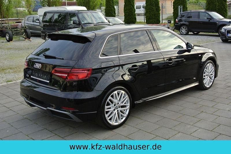 Schwarz Gebraucht 2017 Audi A3 Sportback S-Line Limousine | 18.400 € (Teuer) - Bild 1/4