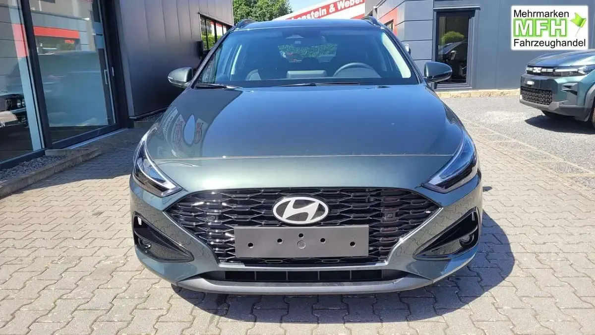Neu Hyundai i30 GO! 150 PS (110 kW) 2026 Cypress grün Kombi