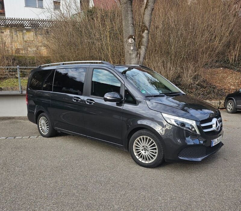 Grau Gebraucht 2021 Mercedes V250 Edition Van / Kleinbus | 53.600 € (Teuer) - Bild 1/4
