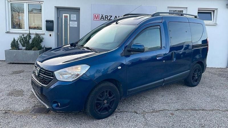 Blau Gebraucht 2017 Dacia Dokker Van / Kleinbus | 10.590 € (Fairer Preis) - Bild 1/4