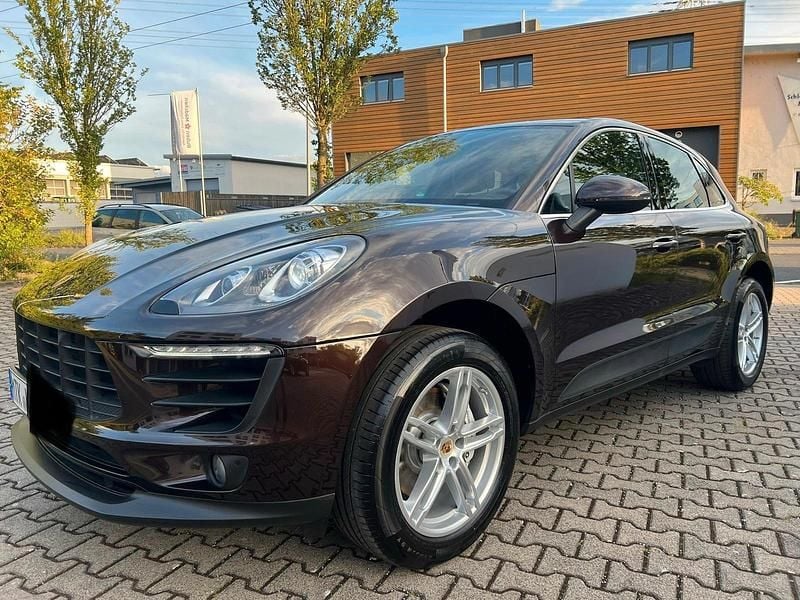 Braun Gebraucht 2016 Porsche Macan S SUV | 33.900 € (Superpreis) - Bild 1/4