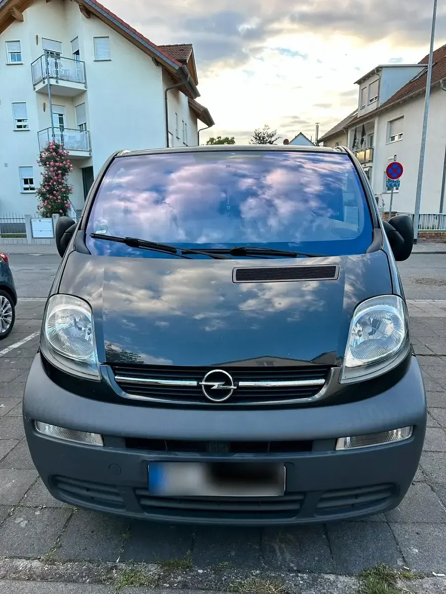 Używany Opel Vivaro 101 KM (74 kW) 2006 Czarny Minivan