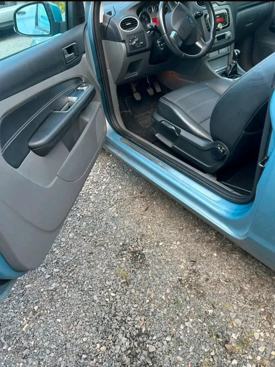 Gebraucht Ford Focus 125 PS (91 kW) 2008 Blau Coupé