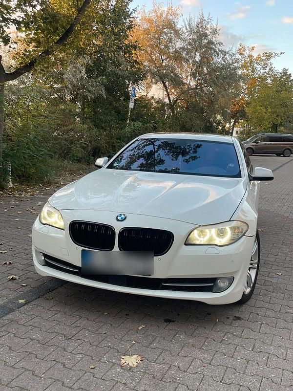 Weiß Gebraucht 2010 BMW 530 Limousine | 10.800 € (Fairer Preis) - Bild 1/4