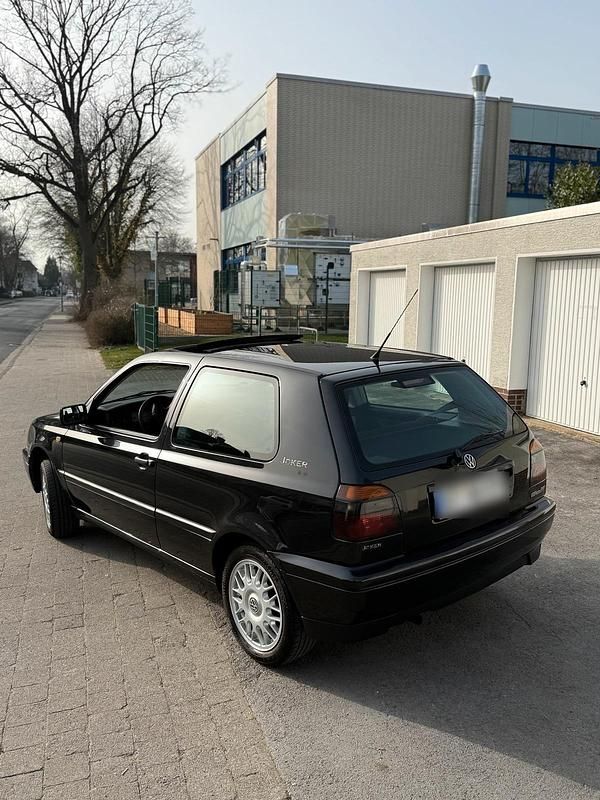 Gebraucht VW Golf III 75 PS (55 kW) 1997 Schwarz Kleinwagen