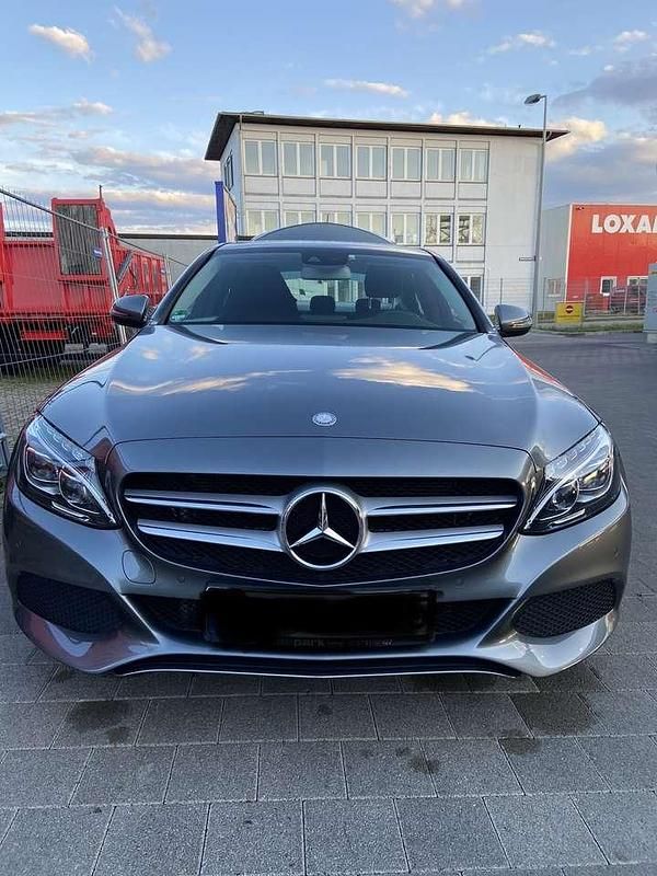 Grau Gebraucht 2016 Mercedes C220 Limousine | 19.900 € (Fairer Preis) - Bild 1/4