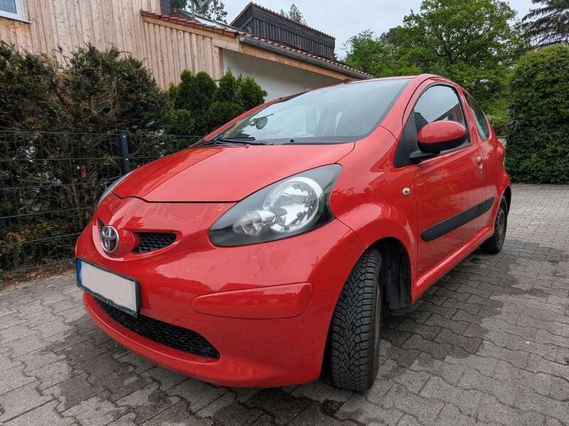 Rot Gebraucht 2007 Toyota Aygo Kleinwagen | 1.900 € (Fairer Preis) - Bild 1/4