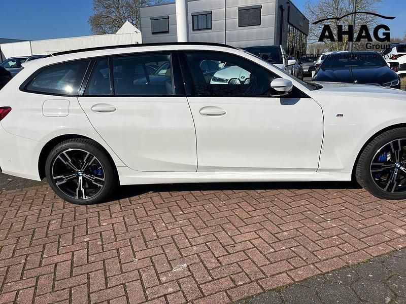 Gebraucht BMW 330e Performance 292 PS (214 kW) 2025 Weiß Kombi