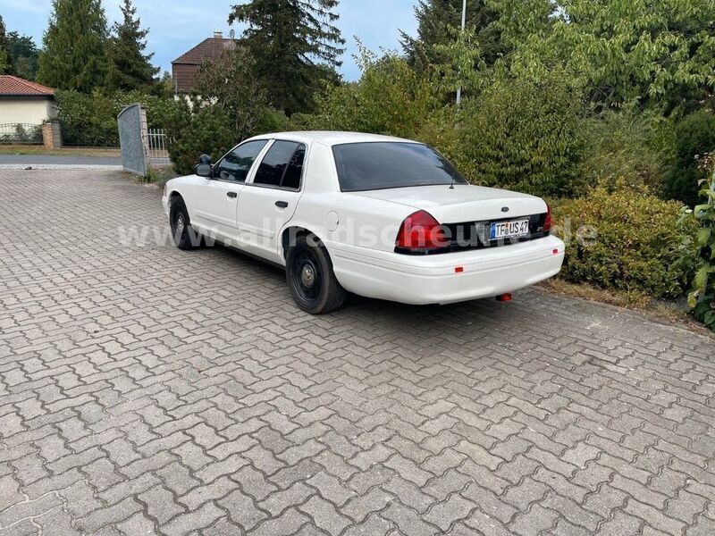 Gebraucht Ford Crown Victoria 253 PS (186 kW) 2011 Weiß Limousine