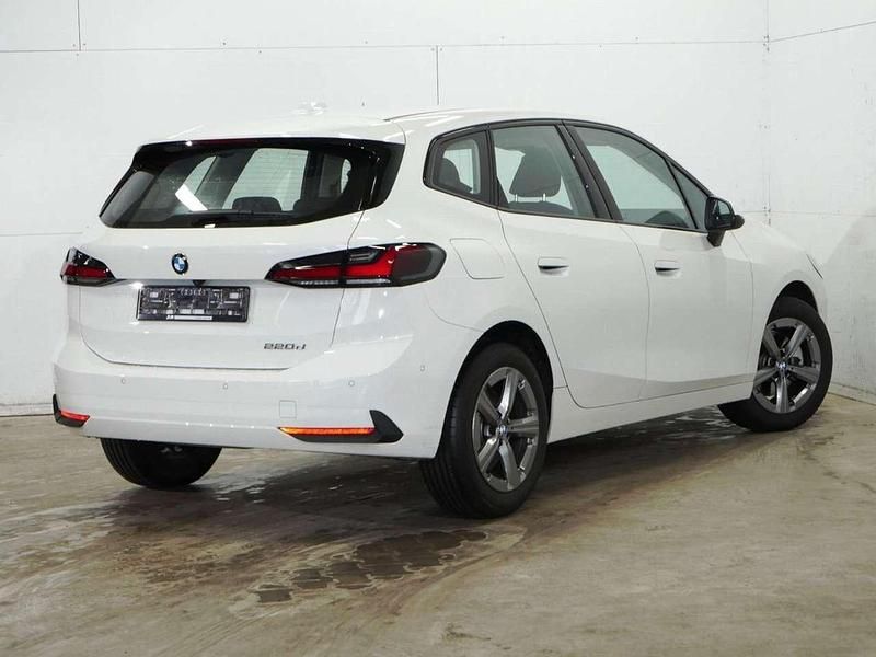 Gebraucht BMW 220 163 PS (119 kW) 2025 Alpinweiss 3 Van / Kleinbus