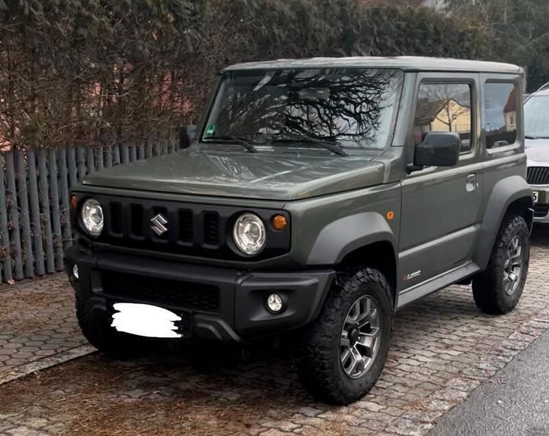 Grün Gebraucht 2018 Suzuki Jimny Comfort+ SUV | 27.000 € - Bild 1/4