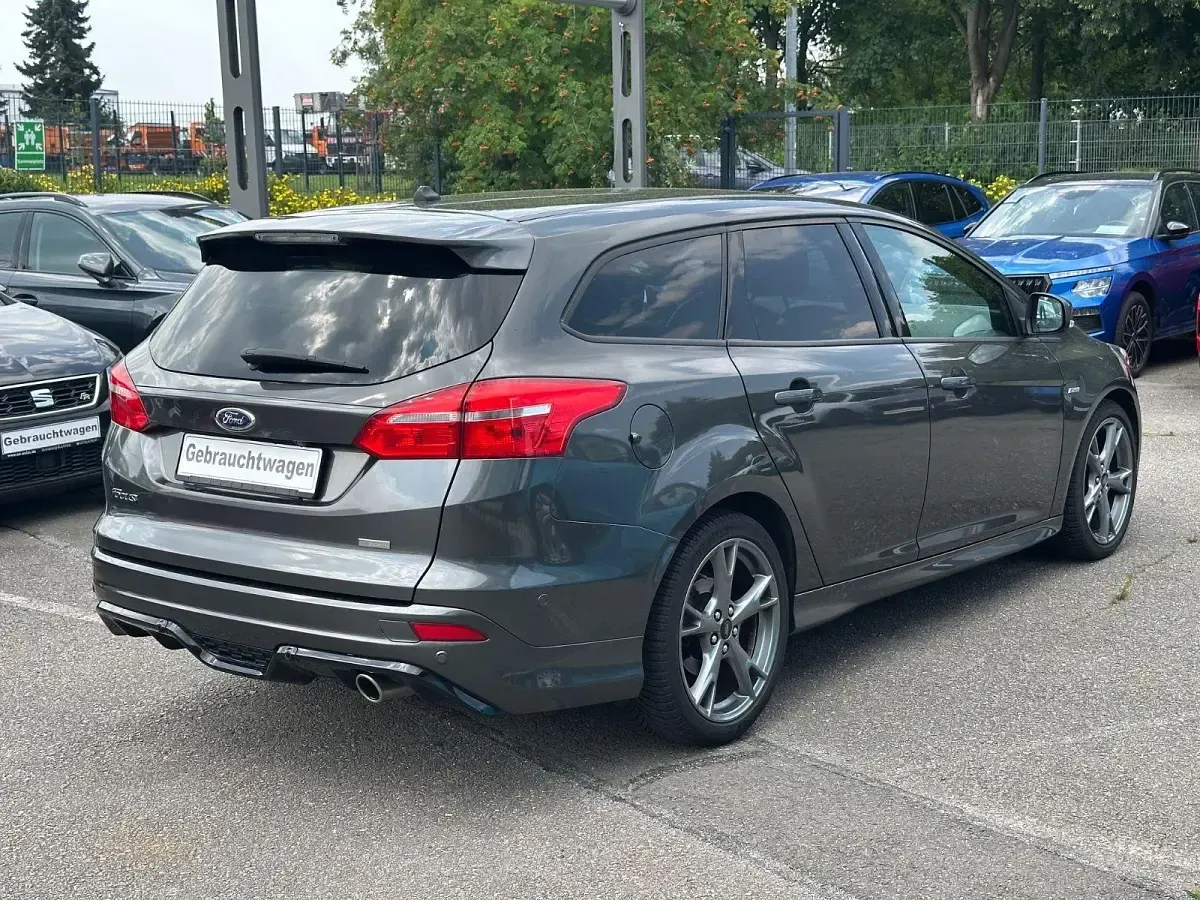 Gebraucht Ford Focus ST-Line 182 PS (133 kW) 2018 Magneticgrau metallic (metallic) Kombi