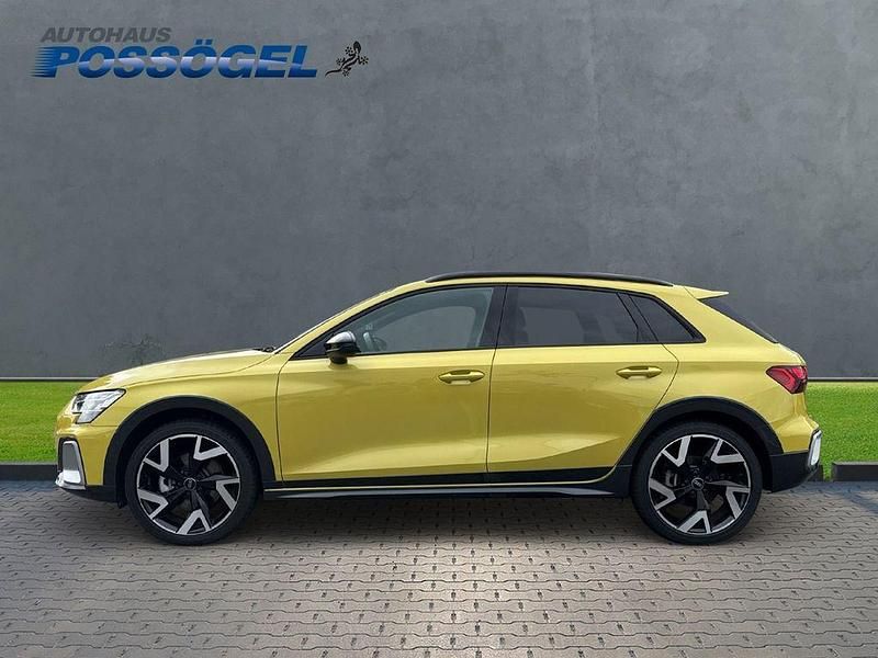 Usado Audi A3 Ambiente 150 HP (110 kW) 2024 Amarelo Sedan