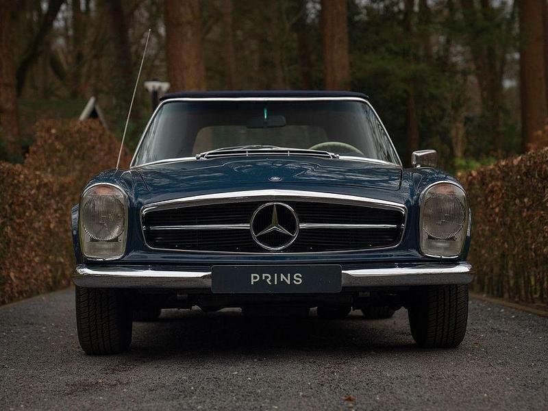 Gebraucht Mercedes 250 150 PS (110 kW) 1968 Blau Cabrio