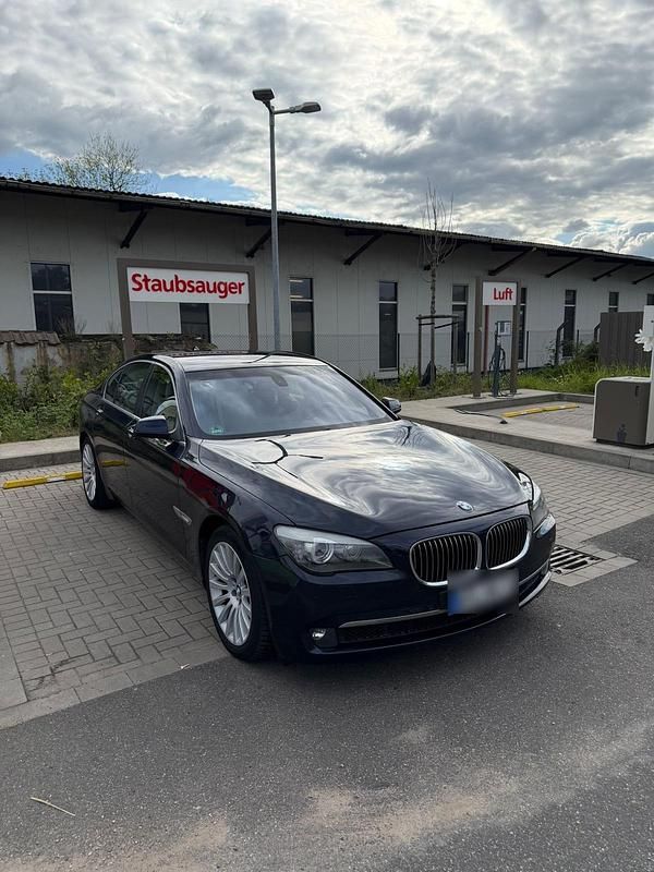 Usata BMW 750 408 CV (300 kW) 2009 Blu Berlina