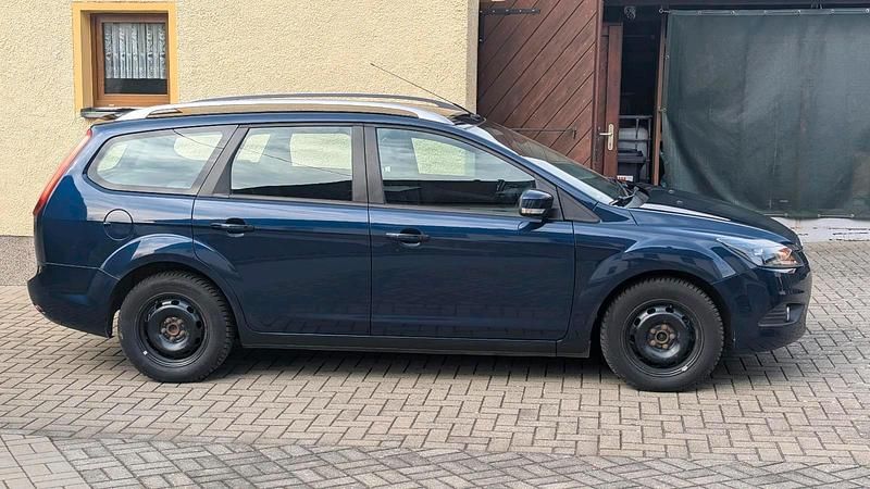 Gebraucht Ford Focus Titanium 116 PS (85 kW) 2010 Blau Kombi