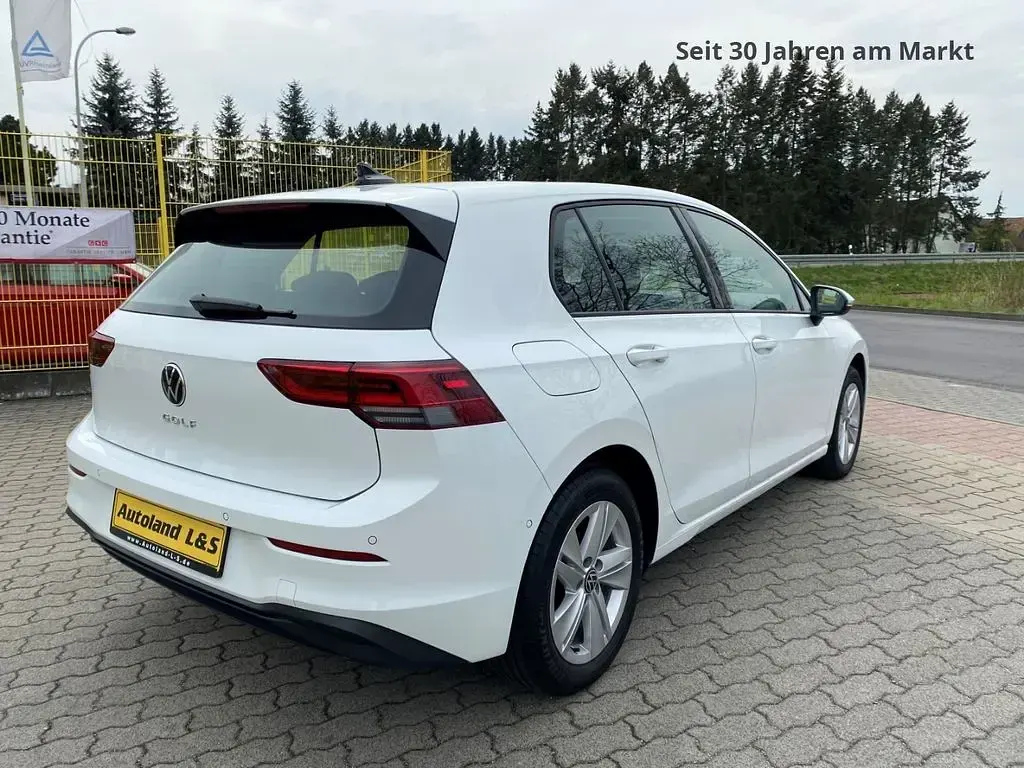 Gebraucht VW Golf VIII Life 116 PS (85 kW) 2022 Pure white Limousine
