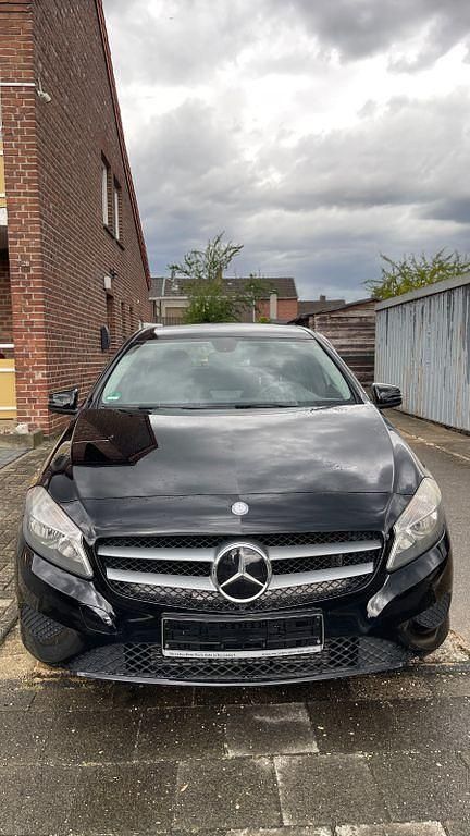 Schwarz Gebraucht 2013 Mercedes A160 Limousine | 9.000 € (Fairer Preis) - Bild 1/4