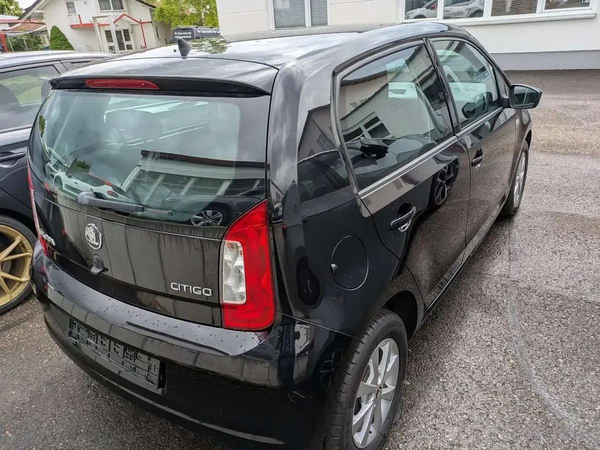 Używany Skoda Citigo Elegance 60 KM (44 kW) 2014 Czarny Hatchback