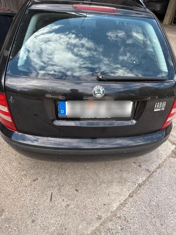 Schwarz Gebraucht 2006 Skoda Fabia Kombi | 2.000 € (Teuer) - Bild 1/4