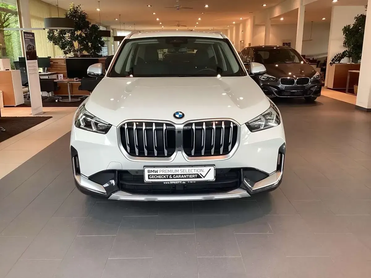 Gebraucht BMW X1 xLine 197 PS (144 kW) 2023 Alpinweiß uni SUV